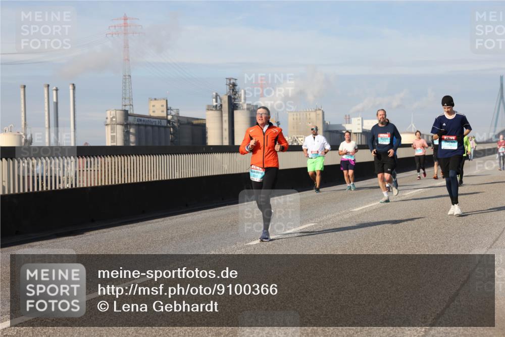 03.10.2025 - Köhlbrandbrückenlauf Lena Gebhardt http://msf.ph/oto/9100366 03.10.2025 10:11:05 Position 2 2211 meine-sportfotos.de