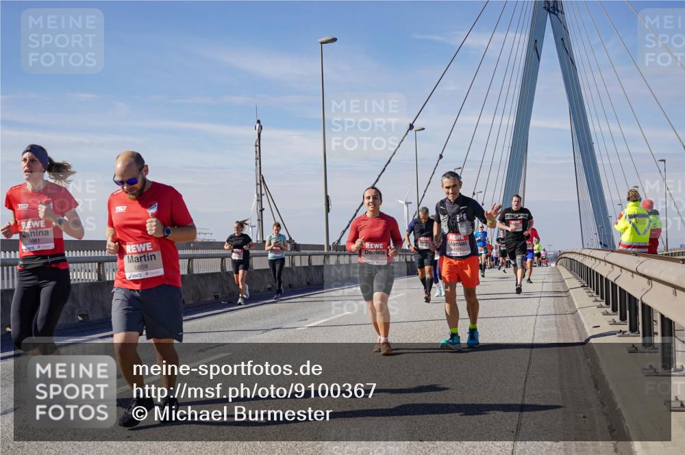 03.10.2025 - Köhlbrandbrückenlauf Michael Burmester http://msf.ph/oto/9100367 03.10.2025 12:46:07 Position 2 15, 6661, 4101, 6659 meine-sportfotos.de