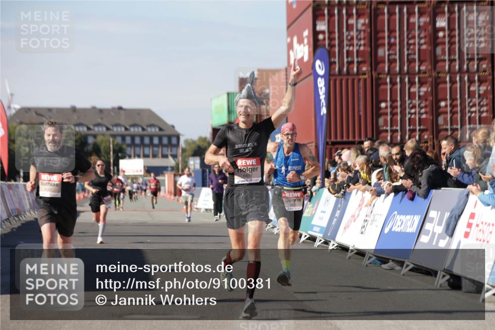 03.10.2025 - Köhlbrandbrückenlauf Jannik Wohlers http://msf.ph/oto/9100381 03.10.2025 12:57:02 Ziel 4042, 4068, 4086, 4115, 5846, 5898, 6016, 6417 meine-sportfotos.de