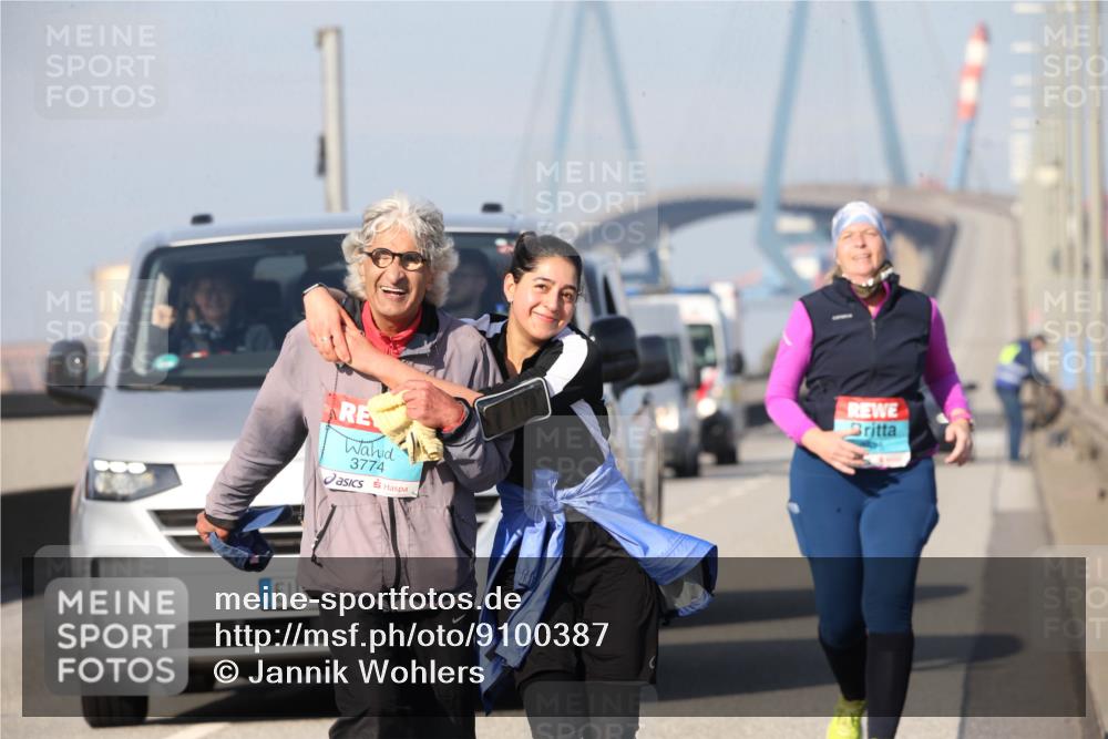 03.10.2025 - Köhlbrandbrückenlauf Jannik Wohlers http://msf.ph/oto/9100387 03.10.2025 10:29:17 Position 3 3774 meine-sportfotos.de