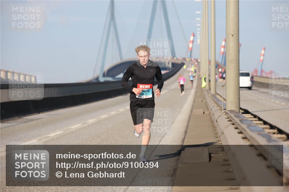 03.10.2025 - Köhlbrandbrückenlauf Lena Gebhardt http://msf.ph/oto/9100394 03.10.2025 09:35:58 Position 2 3127 meine-sportfotos.de