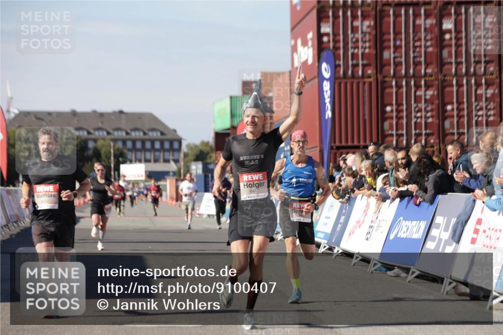 03.10.2025 - Köhlbrandbrückenlauf Jannik Wohlers http://msf.ph/oto/9100407 03.10.2025 12:57:02 Ziel 4042, 4068, 4086, 4115, 5846, 5898, 6016, 6417 meine-sportfotos.de