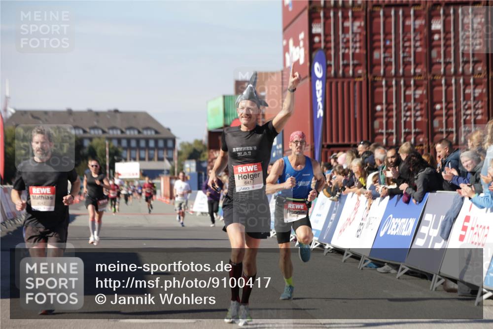 03.10.2025 - Köhlbrandbrückenlauf Jannik Wohlers http://msf.ph/oto/9100417 03.10.2025 12:57:02 Ziel 4042, 4068, 4086, 4115, 5846, 5898, 6016, 6417 meine-sportfotos.de