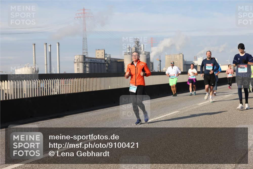 03.10.2025 - Köhlbrandbrückenlauf Lena Gebhardt http://msf.ph/oto/9100421 03.10.2025 10:11:06 Position 2 2211 meine-sportfotos.de
