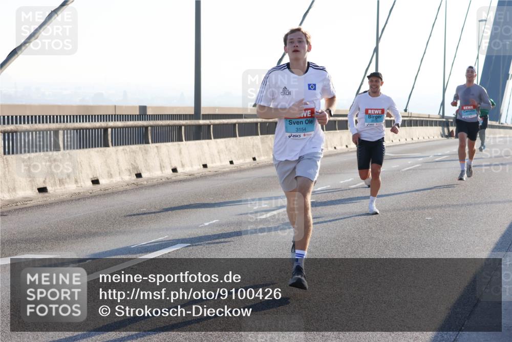 03.10.2025 - Köhlbrandbrückenlauf Strokosch-Dieckow http://msf.ph/oto/9100426 03.10.2025 09:18:48 Position 1 3154 meine-sportfotos.de