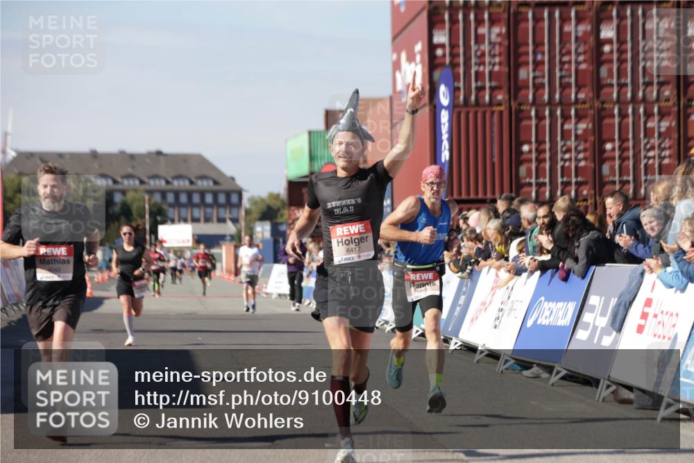 03.10.2025 - Köhlbrandbrückenlauf Jannik Wohlers http://msf.ph/oto/9100448 03.10.2025 12:57:02 Ziel 4042, 4068, 4086, 4115, 5846, 5898, 6016, 6417 meine-sportfotos.de