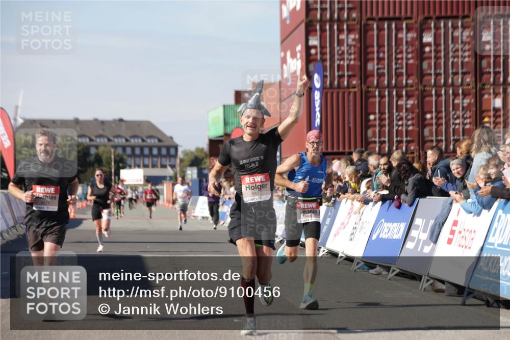 03.10.2025 - Köhlbrandbrückenlauf Jannik Wohlers http://msf.ph/oto/9100456 03.10.2025 12:57:02 Ziel 4042, 4068, 4086, 4115, 5846, 5898, 6016, 6417 meine-sportfotos.de