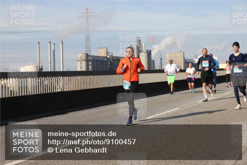 03.10.2025 - Köhlbrandbrückenlauf Lena Gebhardt http://msf.ph/oto/9100457 03.10.2025 10:11:06 Position 2 2211 meine-sportfotos.de
