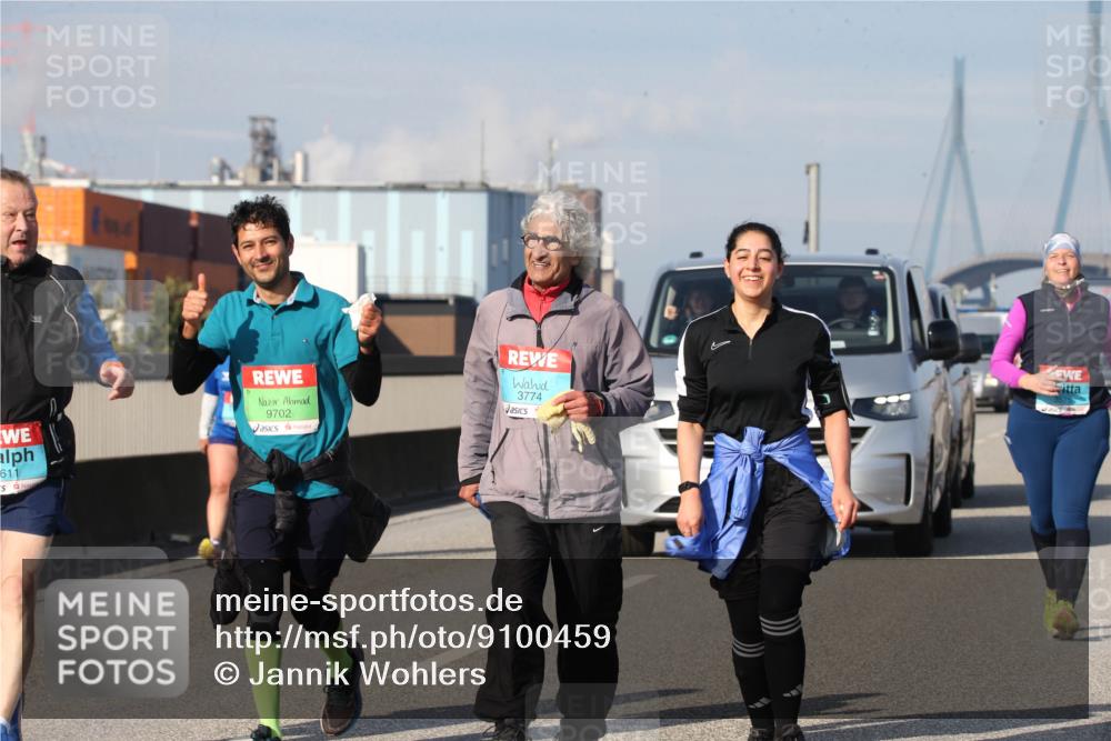03.10.2025 - Köhlbrandbrückenlauf Jannik Wohlers http://msf.ph/oto/9100459 03.10.2025 10:29:19 Position 3 611, 9702, 3774 meine-sportfotos.de