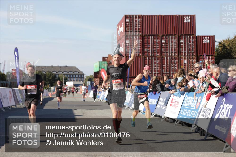 03.10.2025 - Köhlbrandbrückenlauf Jannik Wohlers http://msf.ph/oto/9100476 03.10.2025 12:57:02 Ziel 4042, 4068, 4086, 4115, 5846, 5898, 6016, 6417 meine-sportfotos.de