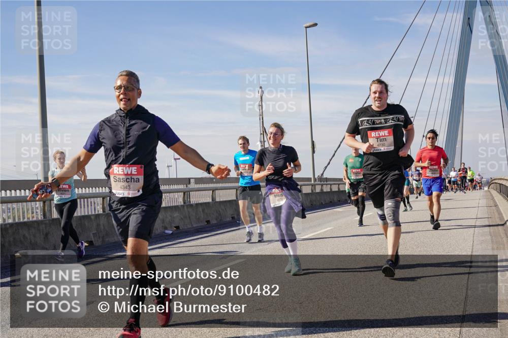 03.10.2025 - Köhlbrandbrückenlauf Michael Burmester http://msf.ph/oto/9100482 03.10.2025 12:46:11 Position 2 4343, 4822, 4730 meine-sportfotos.de