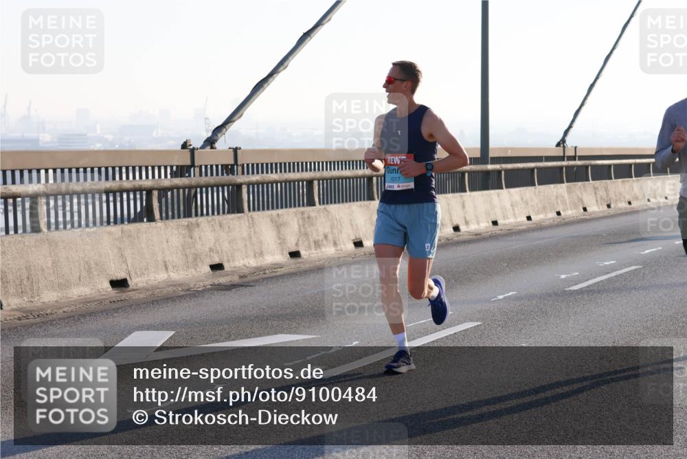 03.10.2025 - Köhlbrandbrückenlauf Strokosch-Dieckow http://msf.ph/oto/9100484 03.10.2025 09:18:51 Position 1 1017 meine-sportfotos.de