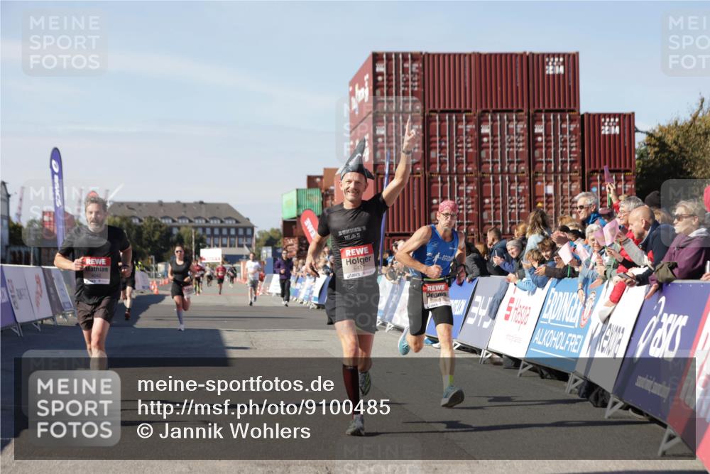 03.10.2025 - Köhlbrandbrückenlauf Jannik Wohlers http://msf.ph/oto/9100485 03.10.2025 12:57:03 Ziel 4042, 4068, 4080, 4086, 5846, 5898, 6016, 6417 meine-sportfotos.de