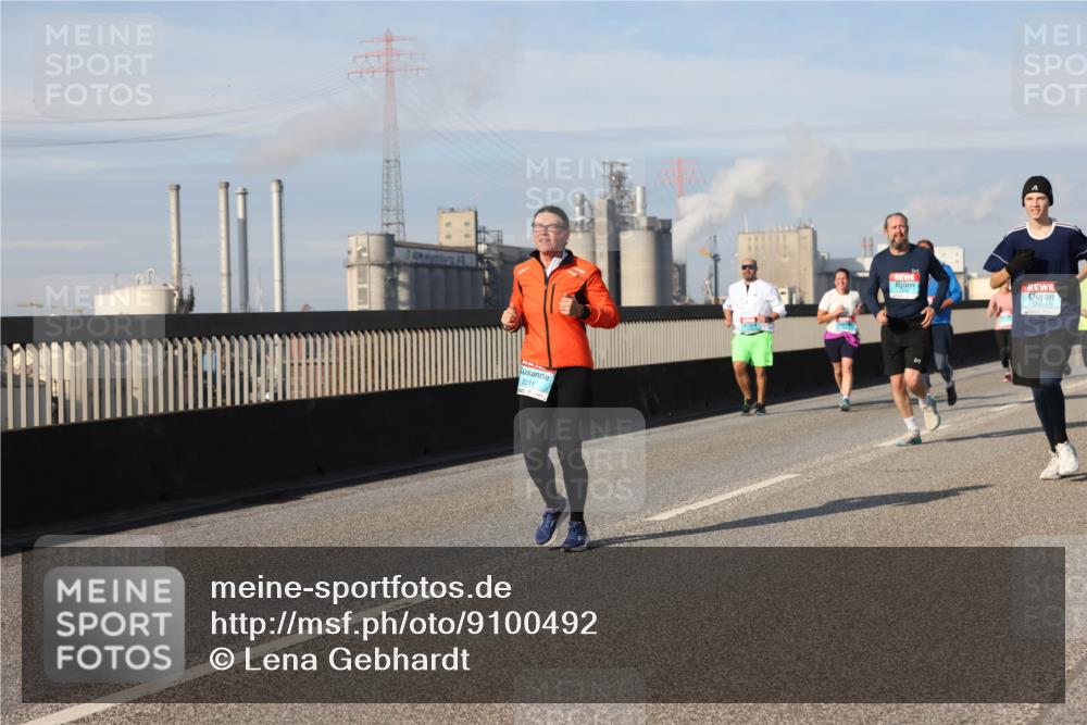 03.10.2025 - Köhlbrandbrückenlauf Lena Gebhardt http://msf.ph/oto/9100492 03.10.2025 10:11:06 Position 2 2211 meine-sportfotos.de