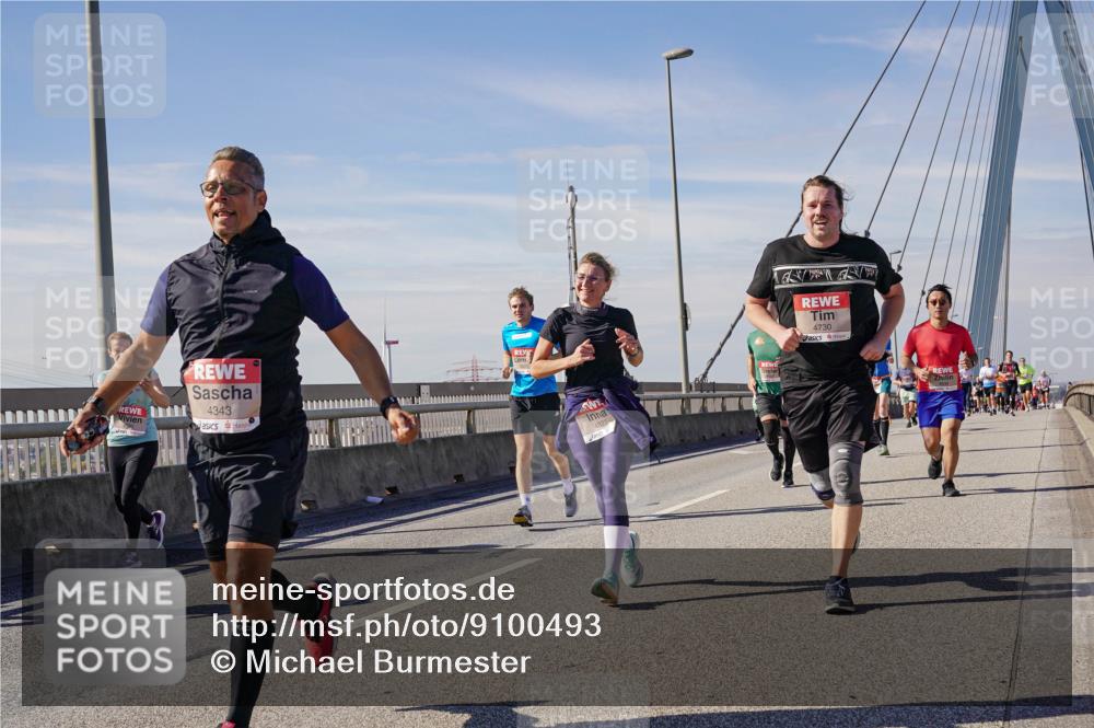 03.10.2025 - Köhlbrandbrückenlauf Michael Burmester http://msf.ph/oto/9100493 03.10.2025 12:46:11 Position 2 4343, 4822, 4730 meine-sportfotos.de