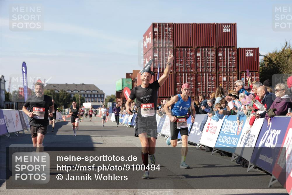 03.10.2025 - Köhlbrandbrückenlauf Jannik Wohlers http://msf.ph/oto/9100494 03.10.2025 12:57:03 Ziel 4042, 4068, 4080, 4086, 5846, 5898, 6016, 6417 meine-sportfotos.de