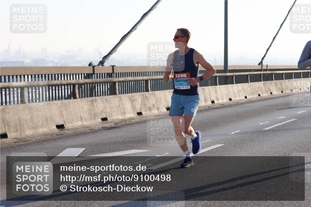 03.10.2025 - Köhlbrandbrückenlauf Strokosch-Dieckow http://msf.ph/oto/9100498 03.10.2025 09:18:51 Position 1 1017 meine-sportfotos.de