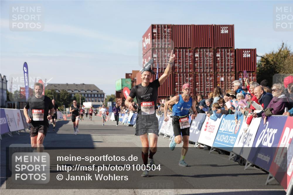 03.10.2025 - Köhlbrandbrückenlauf Jannik Wohlers http://msf.ph/oto/9100504 03.10.2025 12:57:03 Ziel 4042, 4068, 4080, 4086, 5846, 5898, 6016, 6417 meine-sportfotos.de