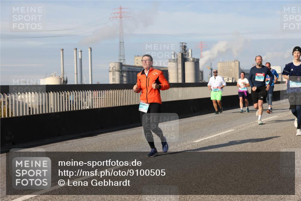 03.10.2025 - Köhlbrandbrückenlauf Lena Gebhardt http://msf.ph/oto/9100505 03.10.2025 10:11:07 Position 2 2211 meine-sportfotos.de