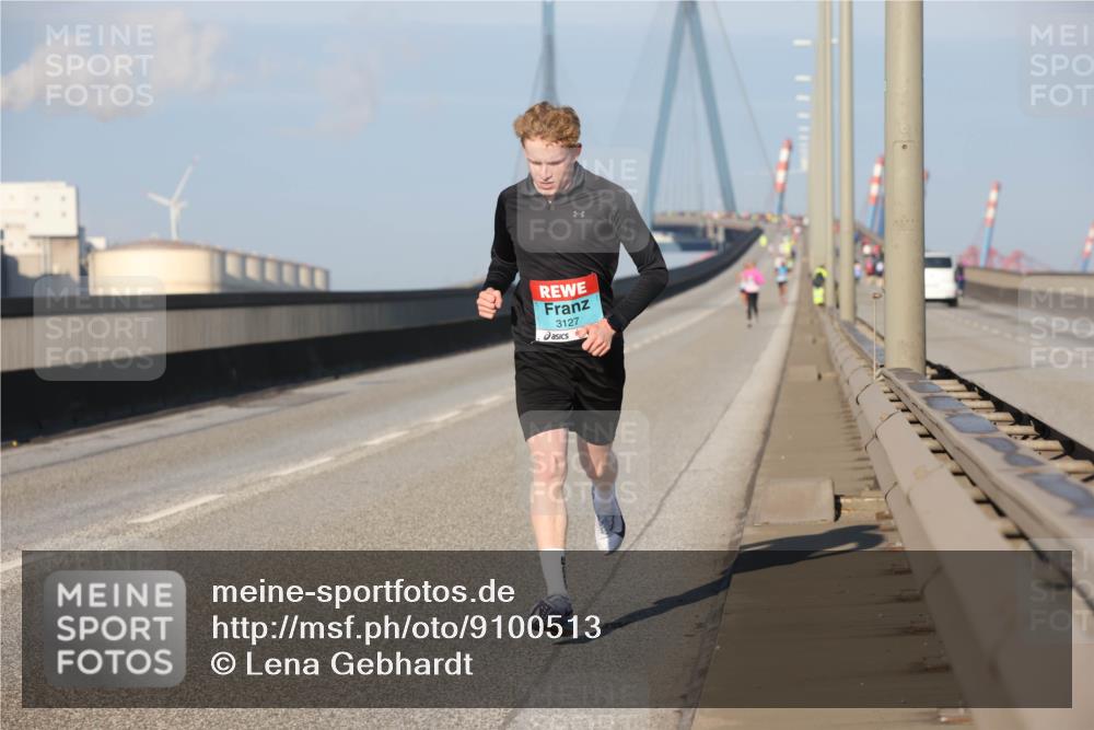 03.10.2025 - Köhlbrandbrückenlauf Lena Gebhardt http://msf.ph/oto/9100513 03.10.2025 09:36:00 Position 2 3127 meine-sportfotos.de