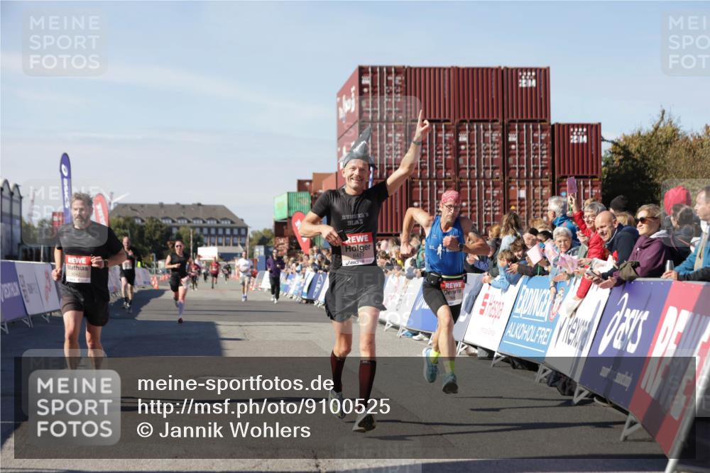 03.10.2025 - Köhlbrandbrückenlauf Jannik Wohlers http://msf.ph/oto/9100525 03.10.2025 12:57:03 Ziel 4042, 4068, 4080, 4086, 5846, 5898, 6016, 6417 meine-sportfotos.de