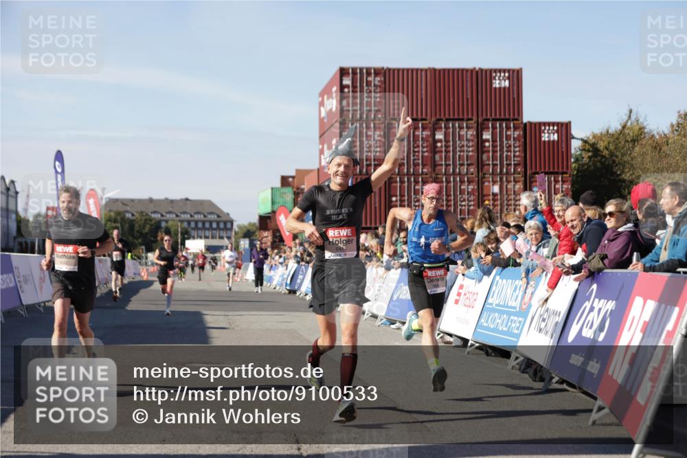 03.10.2025 - Köhlbrandbrückenlauf Jannik Wohlers http://msf.ph/oto/9100533 03.10.2025 12:57:03 Ziel 4042, 4068, 4080, 4086, 5846, 5898, 6016, 6417 meine-sportfotos.de