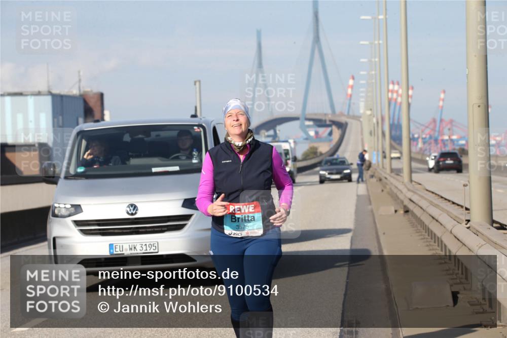 03.10.2025 - Köhlbrandbrückenlauf Jannik Wohlers http://msf.ph/oto/9100534 03.10.2025 10:29:23 Position 3 3195, 3575 meine-sportfotos.de