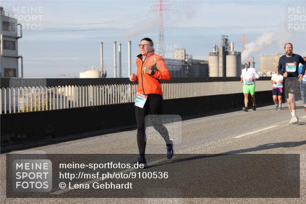 03.10.2025 - Köhlbrandbrückenlauf Lena Gebhardt http://msf.ph/oto/9100536 03.10.2025 10:11:07 Position 2 2211 meine-sportfotos.de