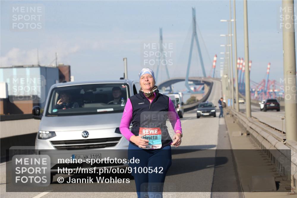 03.10.2025 - Köhlbrandbrückenlauf Jannik Wohlers http://msf.ph/oto/9100542 03.10.2025 10:29:23 Position 3 3195, 575 meine-sportfotos.de