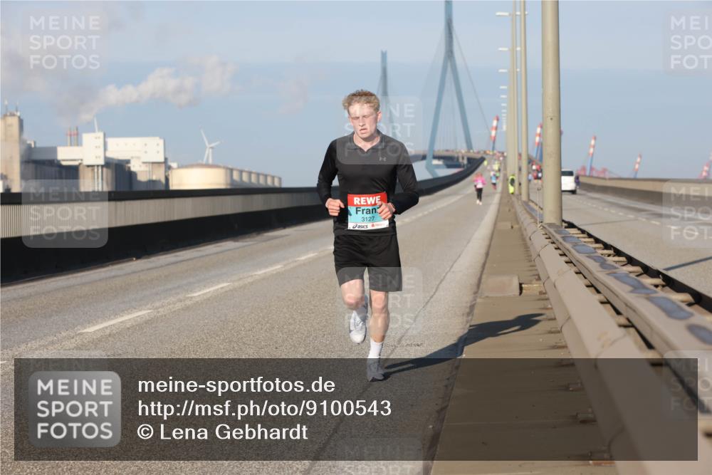 03.10.2025 - Köhlbrandbrückenlauf Lena Gebhardt http://msf.ph/oto/9100543 03.10.2025 09:36:00 Position 2 30, 3127 meine-sportfotos.de