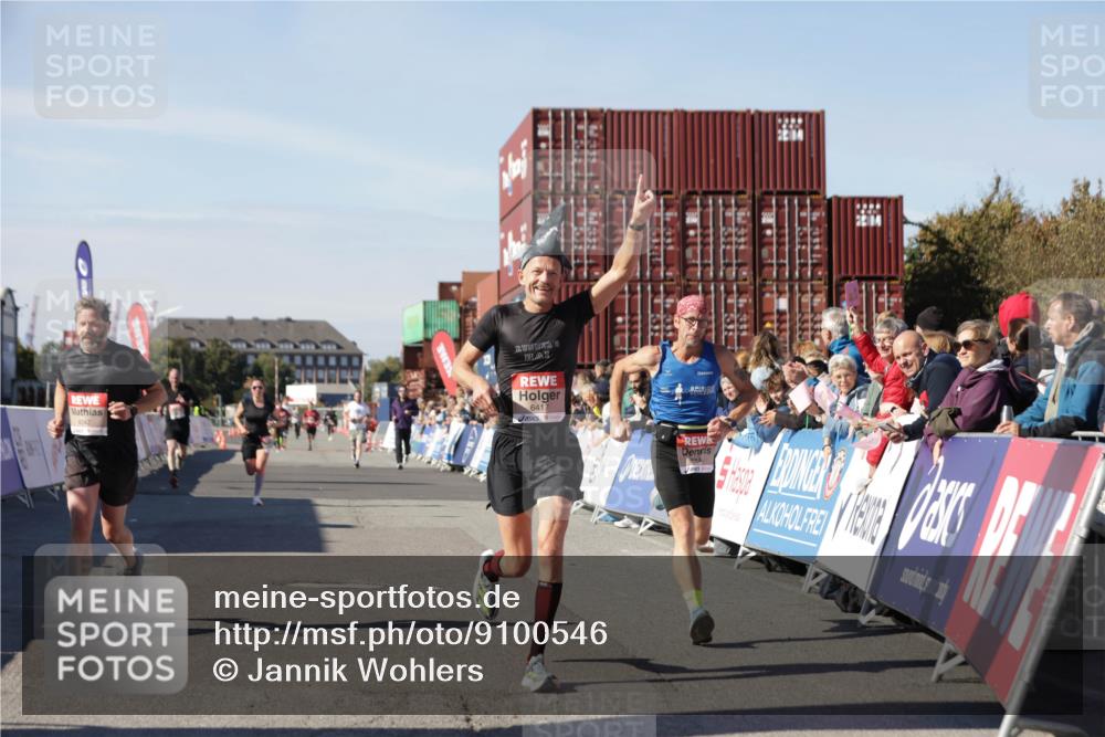 03.10.2025 - Köhlbrandbrückenlauf Jannik Wohlers http://msf.ph/oto/9100546 03.10.2025 12:57:03 Ziel 4042, 4068, 4080, 4086, 5846, 5898, 6016, 6417 meine-sportfotos.de