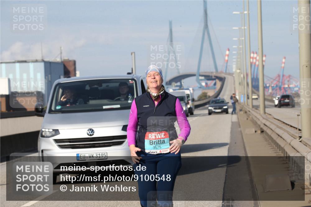 03.10.2025 - Köhlbrandbrückenlauf Jannik Wohlers http://msf.ph/oto/9100548 03.10.2025 10:29:23 Position 3 3195, 3575 meine-sportfotos.de