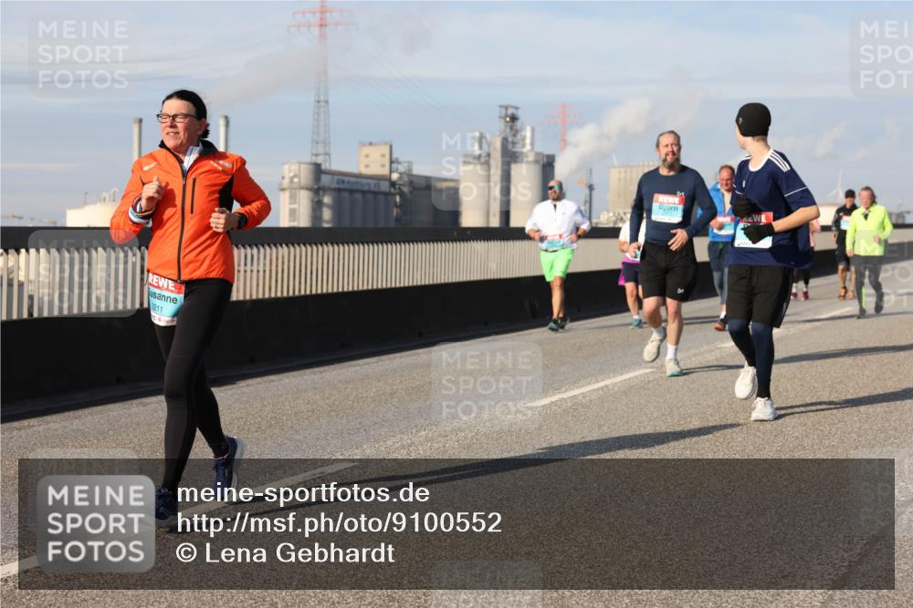 03.10.2025 - Köhlbrandbrückenlauf Lena Gebhardt http://msf.ph/oto/9100552 03.10.2025 10:11:07 Position 2 2211 meine-sportfotos.de