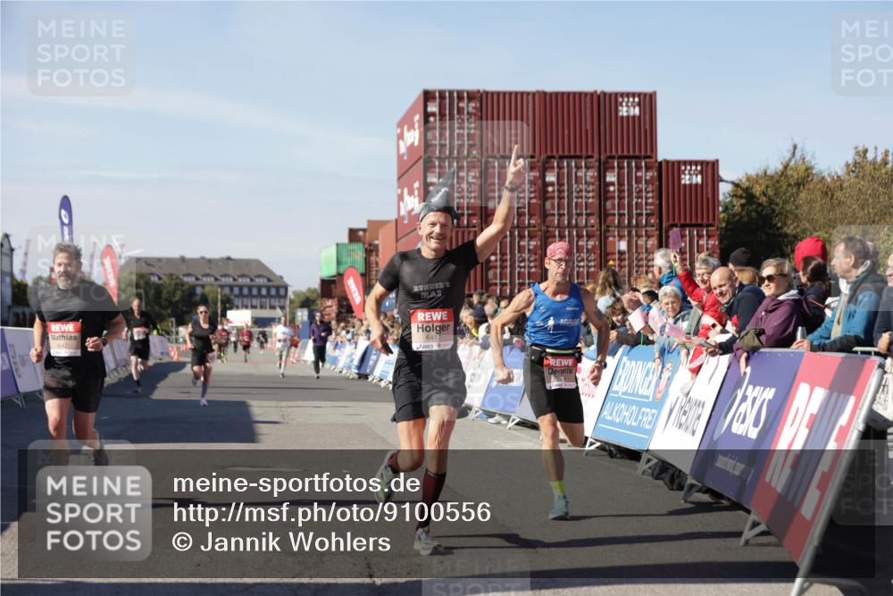 03.10.2025 - Köhlbrandbrückenlauf Jannik Wohlers http://msf.ph/oto/9100556 03.10.2025 12:57:03 Ziel 4042, 4068, 4080, 4086, 5846, 5898, 6016, 6417 meine-sportfotos.de
