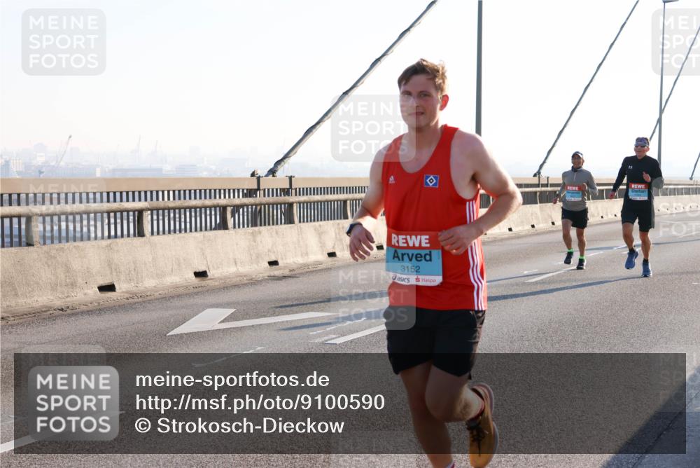 03.10.2025 - Köhlbrandbrückenlauf Strokosch-Dieckow http://msf.ph/oto/9100590 03.10.2025 09:19:23 Position 1 3152 meine-sportfotos.de