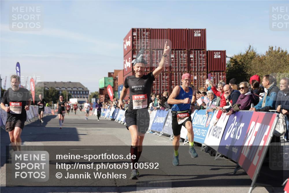03.10.2025 - Köhlbrandbrückenlauf Jannik Wohlers http://msf.ph/oto/9100592 03.10.2025 12:57:03 Ziel 4042, 4068, 4080, 4086, 5846, 5898, 6016, 6417 meine-sportfotos.de
