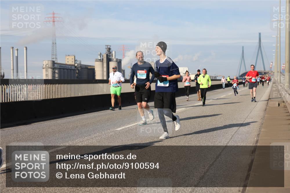 03.10.2025 - Köhlbrandbrückenlauf Lena Gebhardt http://msf.ph/oto/9100594 03.10.2025 10:11:08 Position 2  meine-sportfotos.de