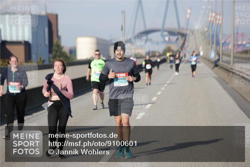 03.10.2025 - Köhlbrandbrückenlauf Jannik Wohlers http://msf.ph/oto/9100601 03.10.2025 10:21:07 Position 3 2277 meine-sportfotos.de