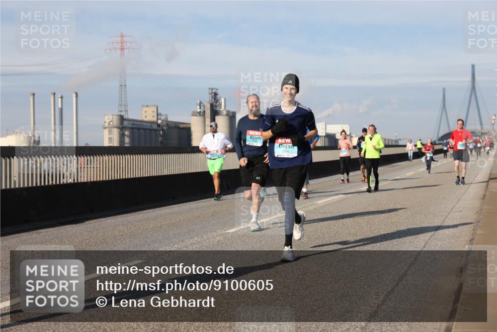 03.10.2025 - Köhlbrandbrückenlauf Lena Gebhardt http://msf.ph/oto/9100605 03.10.2025 10:11:08 Position 2 2596 meine-sportfotos.de