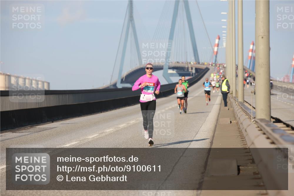 03.10.2025 - Köhlbrandbrückenlauf Lena Gebhardt http://msf.ph/oto/9100611 03.10.2025 09:36:18 Position 2 7 meine-sportfotos.de