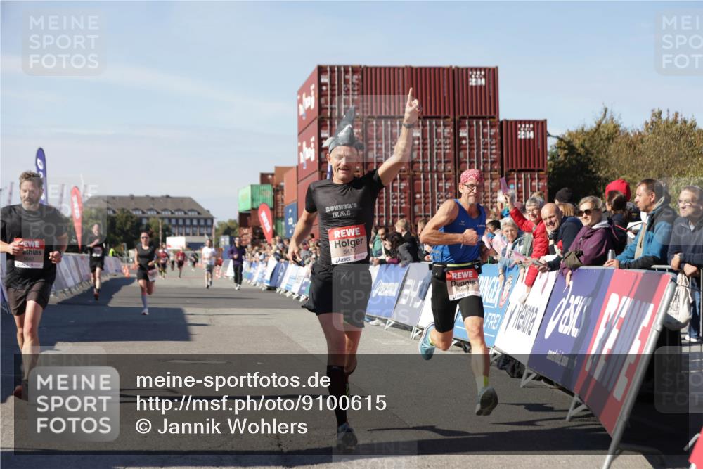 03.10.2025 - Köhlbrandbrückenlauf Jannik Wohlers http://msf.ph/oto/9100615 03.10.2025 12:57:03 Ziel 4042, 4068, 4080, 4086, 5846, 5898, 6016, 6417 meine-sportfotos.de
