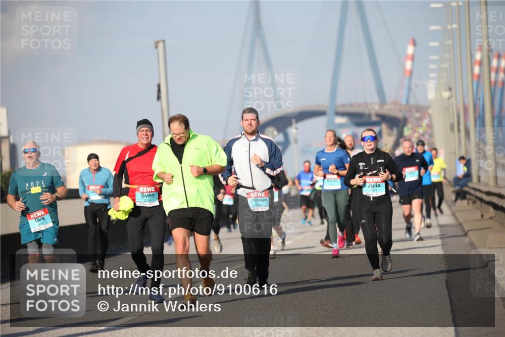 03.10.2025 - Köhlbrandbrückenlauf Jannik Wohlers http://msf.ph/oto/9100616 03.10.2025 10:02:50 Position 3 2025, 3697, 3030, 3529, 1971 meine-sportfotos.de