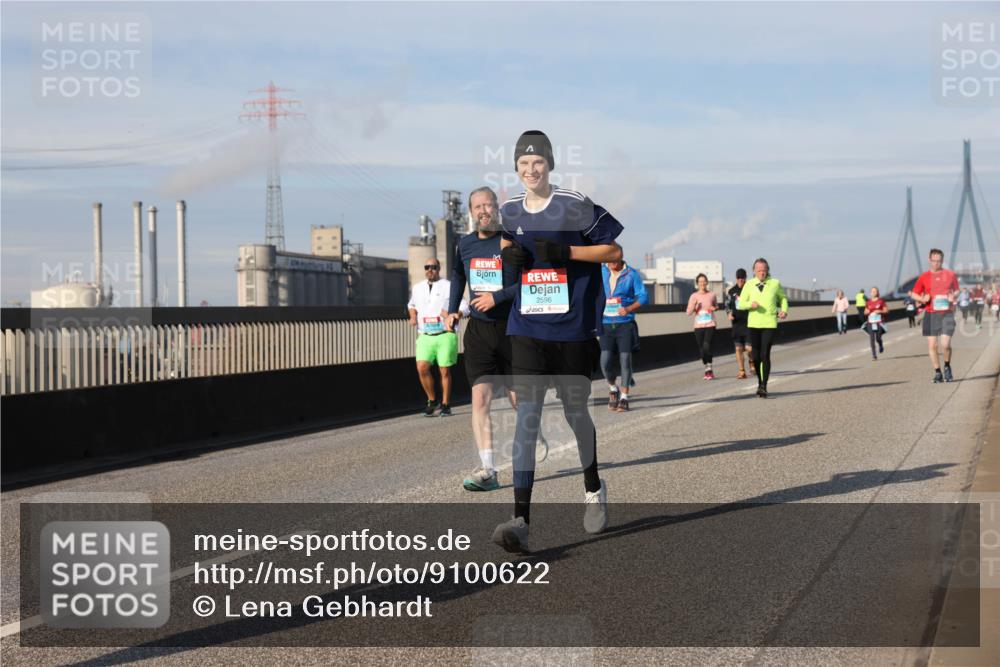 03.10.2025 - Köhlbrandbrückenlauf Lena Gebhardt http://msf.ph/oto/9100622 03.10.2025 10:11:08 Position 2 2595, 2596 meine-sportfotos.de