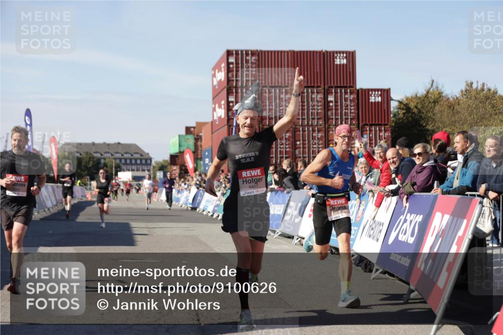 03.10.2025 - Köhlbrandbrückenlauf Jannik Wohlers http://msf.ph/oto/9100626 03.10.2025 12:57:03 Ziel 4042, 4068, 4080, 4086, 5846, 5898, 6016, 6417 meine-sportfotos.de