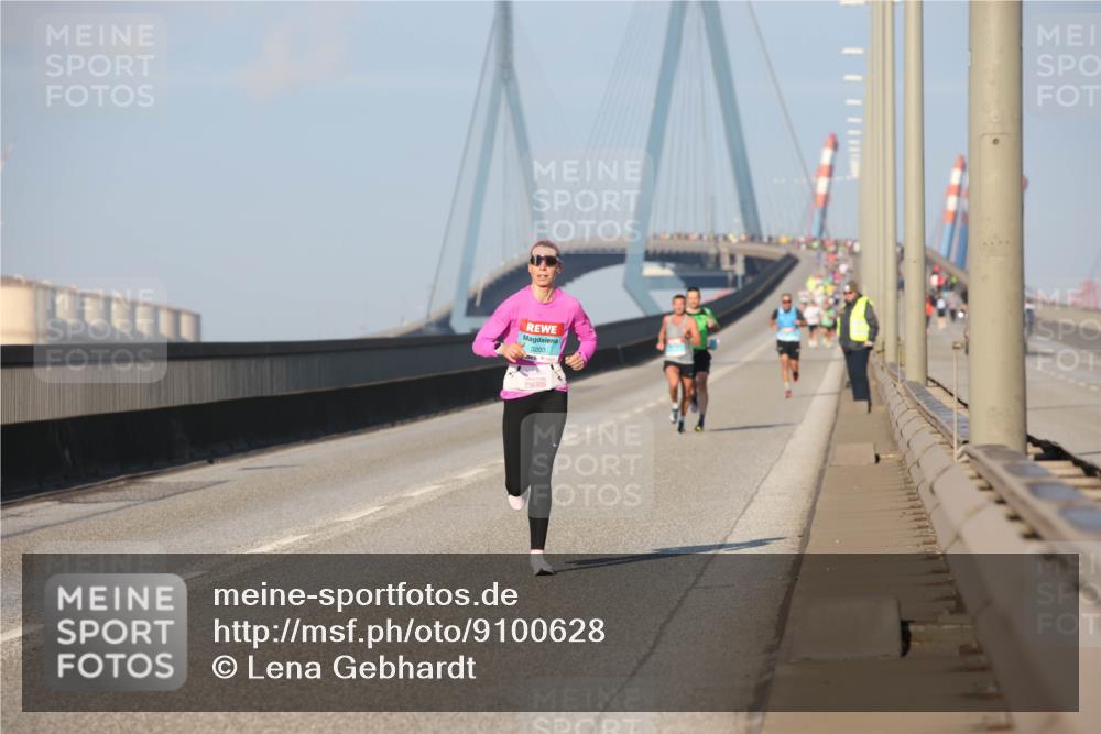 03.10.2025 - Köhlbrandbrückenlauf Lena Gebhardt http://msf.ph/oto/9100628 03.10.2025 09:36:19 Position 2  meine-sportfotos.de