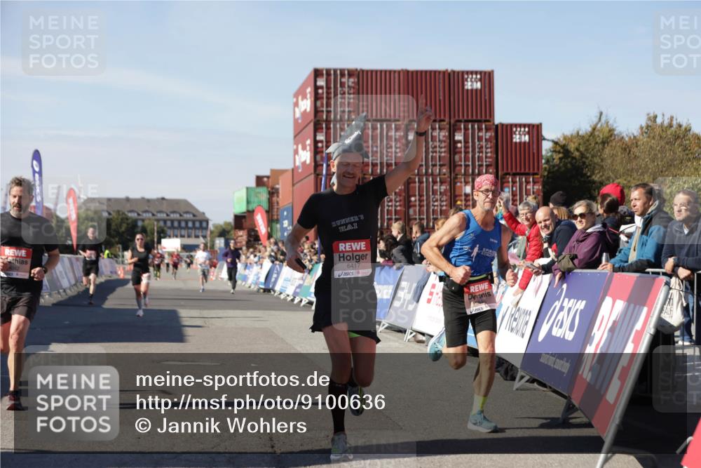 03.10.2025 - Köhlbrandbrückenlauf Jannik Wohlers http://msf.ph/oto/9100636 03.10.2025 12:57:03 Ziel 4042, 4068, 4080, 4086, 5846, 5898, 6016, 6417 meine-sportfotos.de