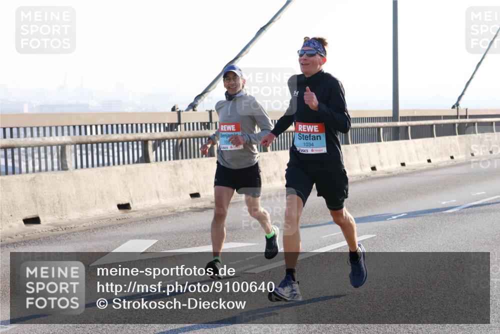 03.10.2025 - Köhlbrandbrückenlauf Strokosch-Dieckow http://msf.ph/oto/9100640 03.10.2025 09:19:25 Position 1 100, 1034 meine-sportfotos.de