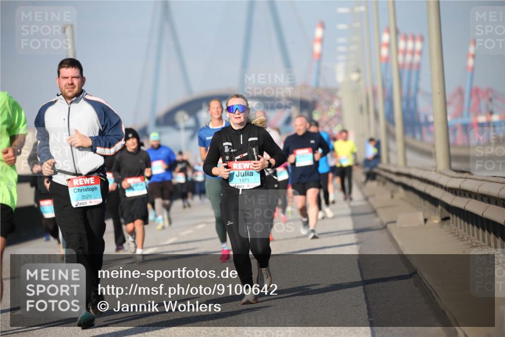 03.10.2025 - Köhlbrandbrückenlauf Jannik Wohlers http://msf.ph/oto/9100642 03.10.2025 10:02:54 Position 3 3529, 40, 1971, 1, 18 meine-sportfotos.de