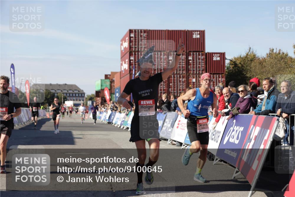 03.10.2025 - Köhlbrandbrückenlauf Jannik Wohlers http://msf.ph/oto/9100645 03.10.2025 12:57:03 Ziel 4042, 4068, 4080, 4086, 5846, 5898, 6016, 6417 meine-sportfotos.de