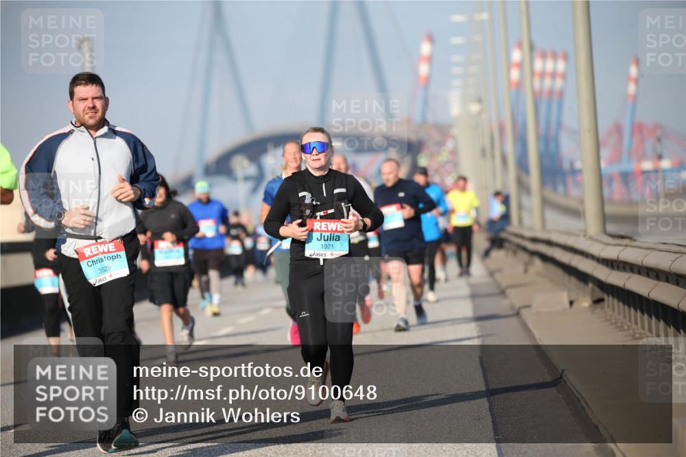 03.10.2025 - Köhlbrandbrückenlauf Jannik Wohlers http://msf.ph/oto/9100648 03.10.2025 10:02:55 Position 3 3529, 1971 meine-sportfotos.de